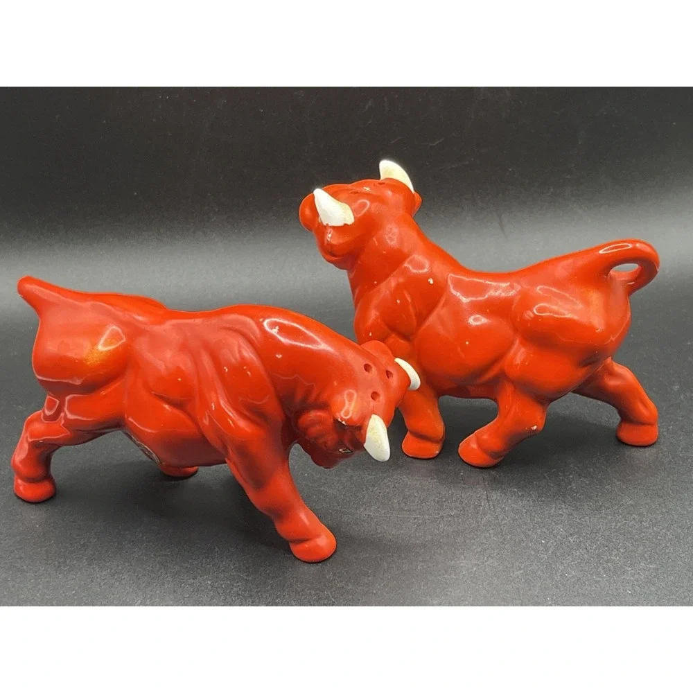 1960s Red Bulls Salt & Pepper Shakers Lego Japan Vtg MCM Ceramic‎ 3